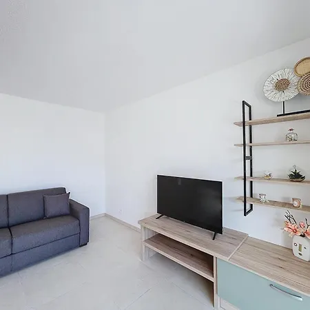 Apartment T2 Dans Neuve Avec Piscine *