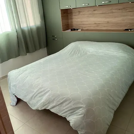 T2 Dans Neuve Avec Piscine * Calvi (Corsica)