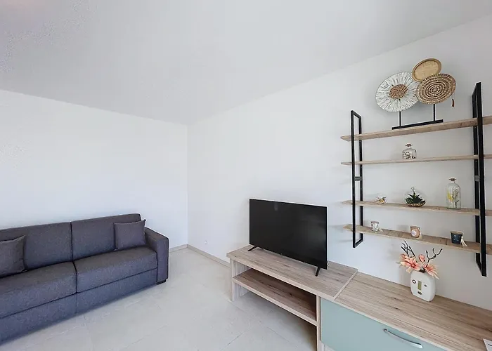 Apartment T2 Dans Neuve Avec Piscine *
