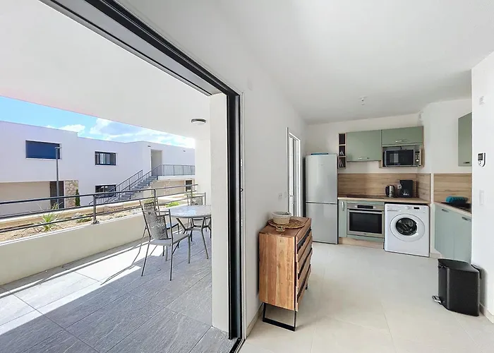 T2 Dans Neuve Avec Piscine Calvi (Corsica)