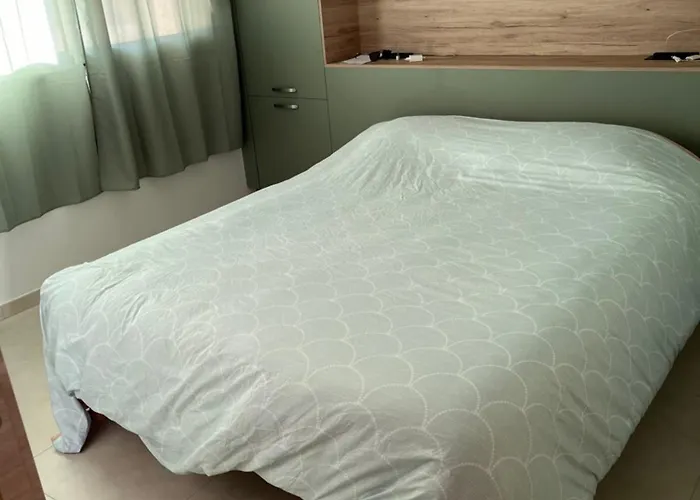 T2 Dans Neuve Avec Piscine * Calvi (Corsica)